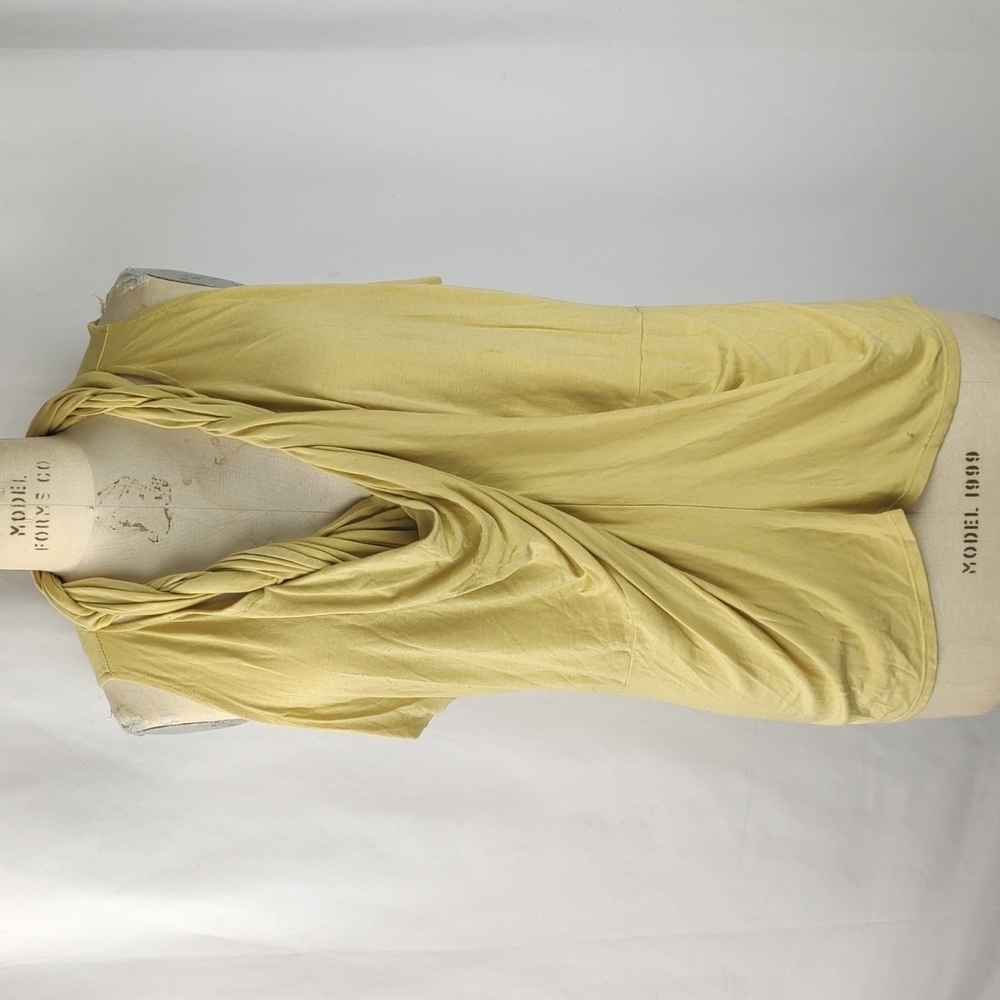Twisted neckline top